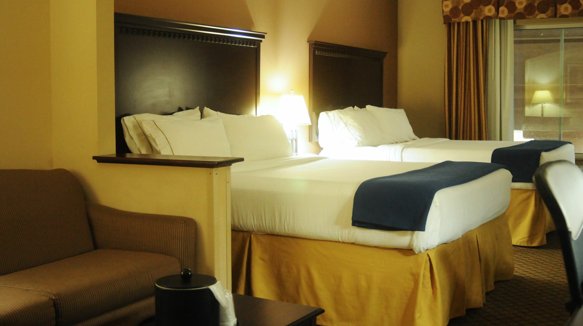 Holiday Inn Express Hotel&Suites Sedalia, an IHG Hotel Exterior foto