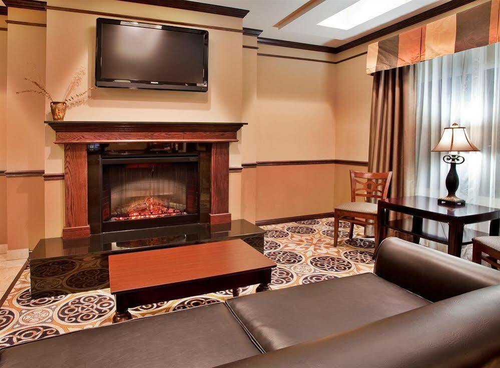 Holiday Inn Express Hotel&Suites Sedalia, an IHG Hotel Exterior foto