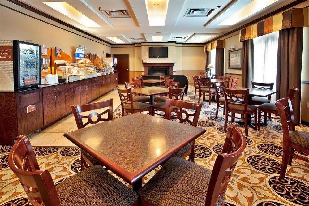 Holiday Inn Express Hotel&Suites Sedalia, an IHG Hotel Exterior foto